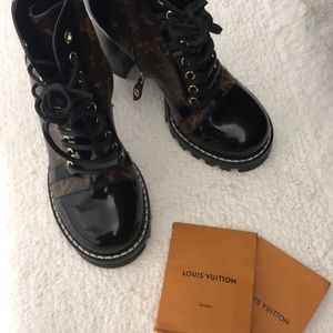 Selling my amazing LV combat boots!!